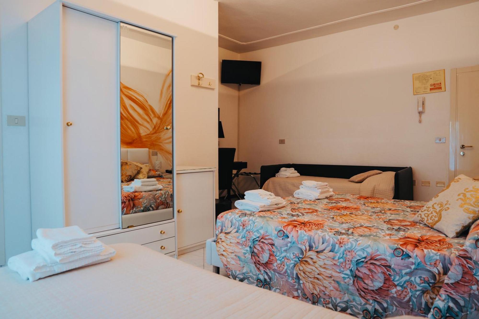 Hotel Julia Llido Degli Estensi Eksteriør billede