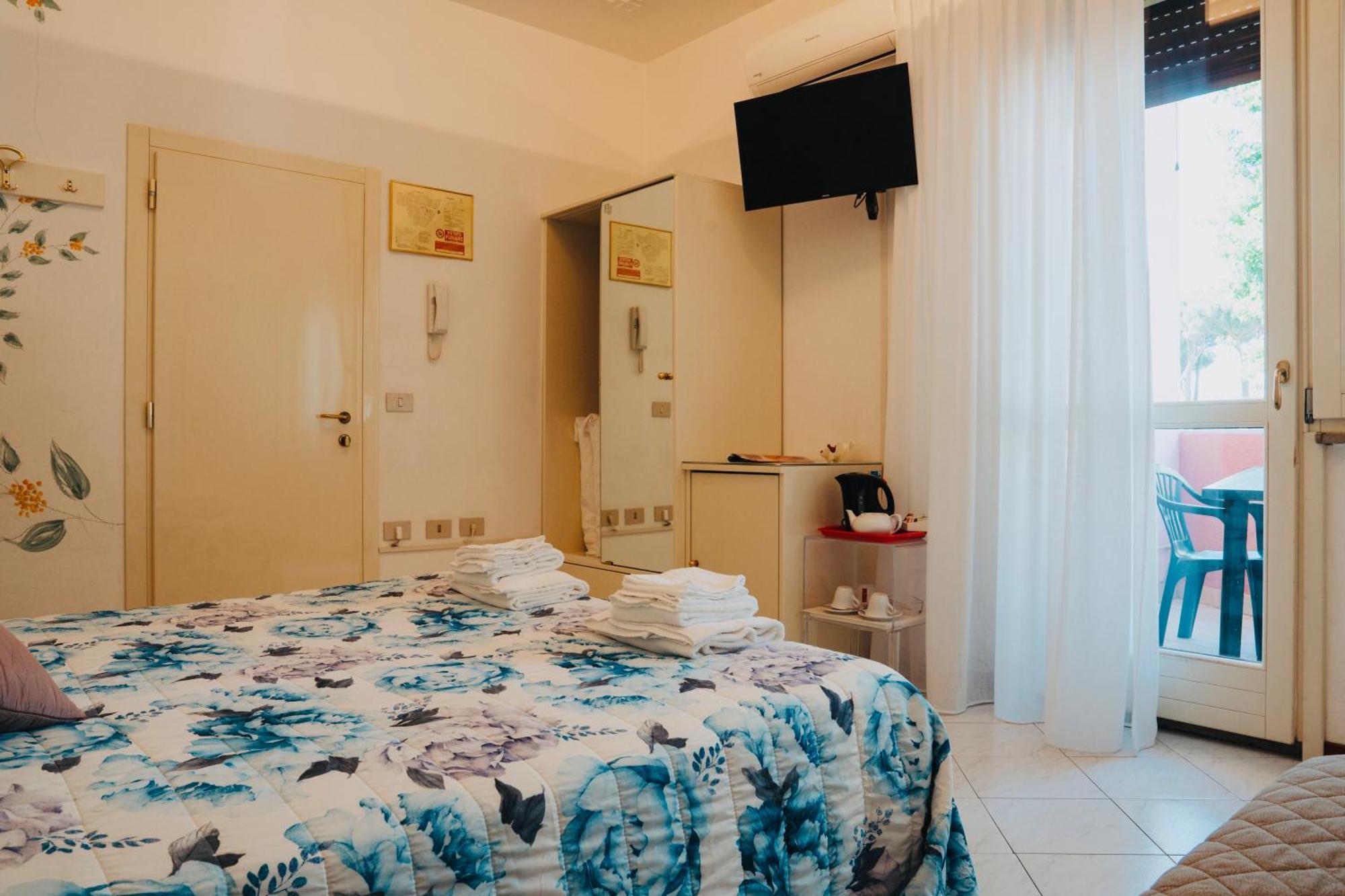 Hotel Julia Llido Degli Estensi Eksteriør billede